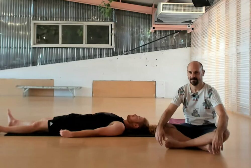 Feldenkrais – Movement of Knees and Arms While Lying on Your Side