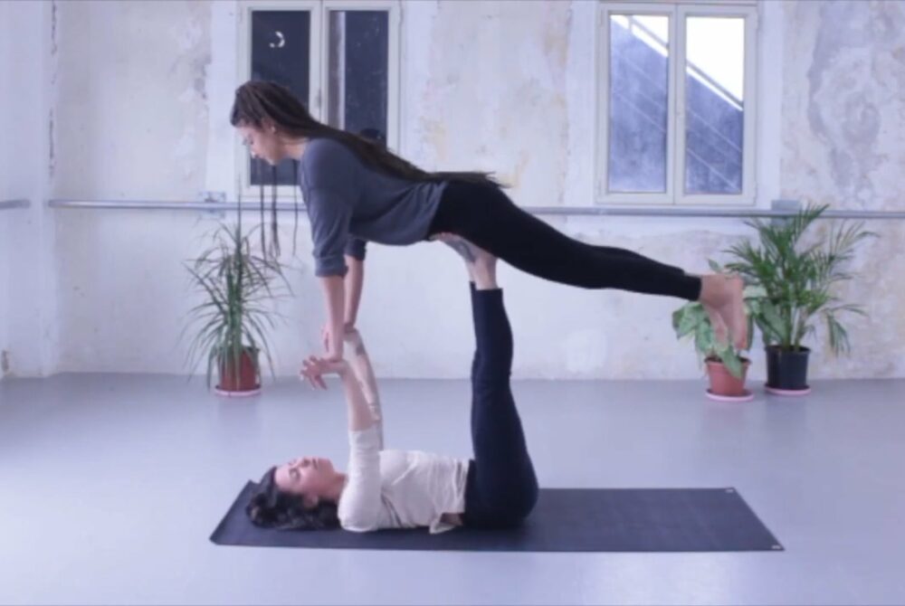 Acro -yoga – First Step – Plane